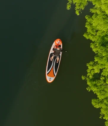 Practicando kayak en lago artificial de Gran San Marcos